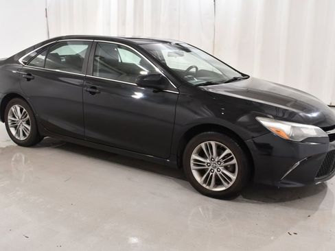 Used 2015 Toyota Camry SE FWD image 5
