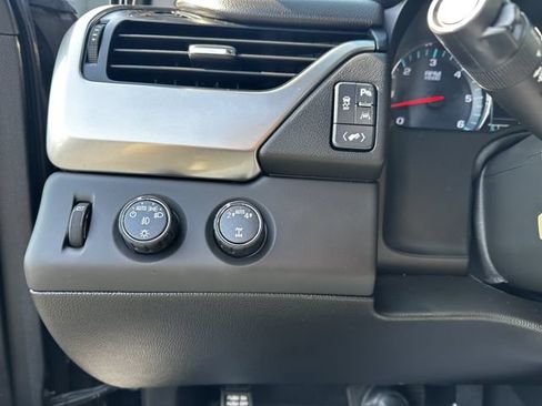 Used 2019 Chevrolet Suburban LT AWD/4WD image 29