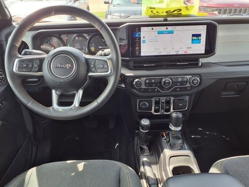 Used 2024 Jeep Wrangler Unlimited Sahara image 9