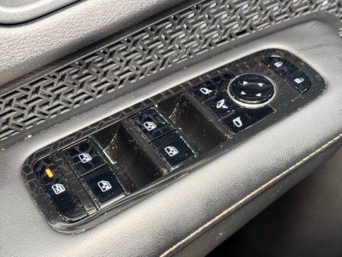 Used 2024 Nissan Ariya AWD image 8