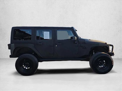 Used 2015 Jeep Wrangler Unlimited Rubicon w/ Connectivity Group image 7