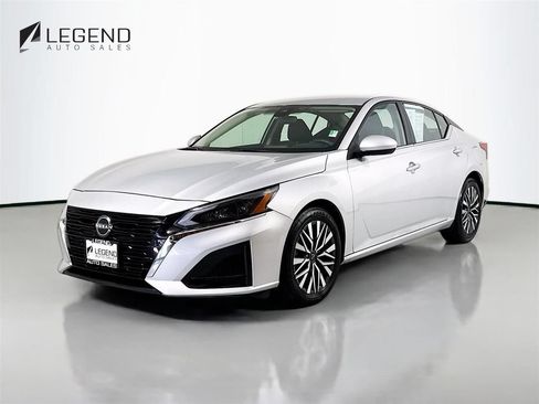 Used 2023 Nissan Altima 2.5 SV FWD image 1