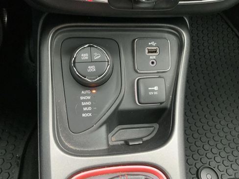 Used 2018 Jeep Compass Trailhawk w/ Navigation Group image 42