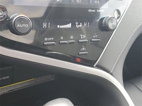 Used 2018 Toyota Camry XSE image 23