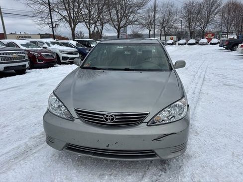 Used 2005 Toyota Camry SE image 2