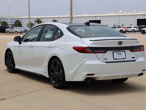 New 2026 Toyota Camry Hybrid FWD image 6