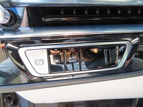 Used 2024 Cadillac Lyriq Luxury AWD/4WD image 34