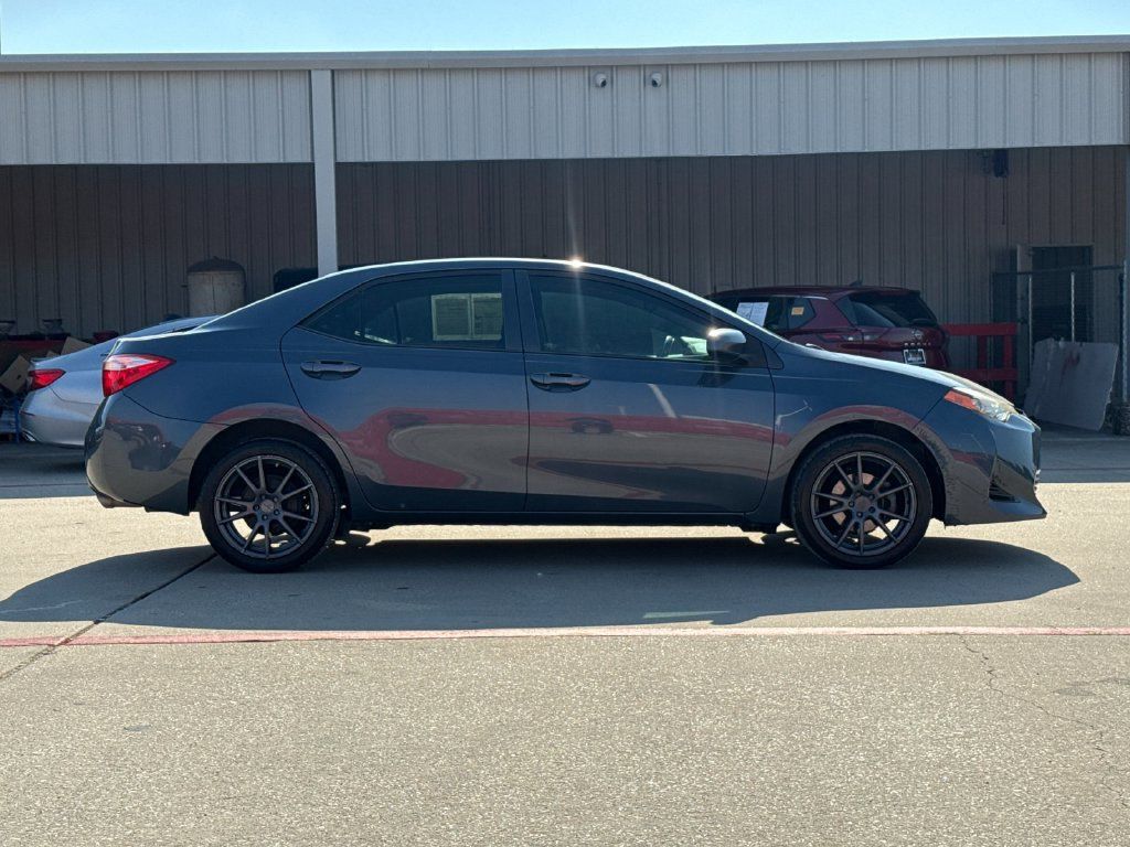 Used 2017 Toyota Corolla LE FWD image 7