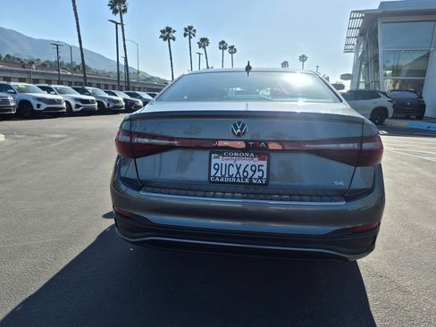 Used 2025 Volkswagen Jetta SE w/ Sunroof Package FWD image 7