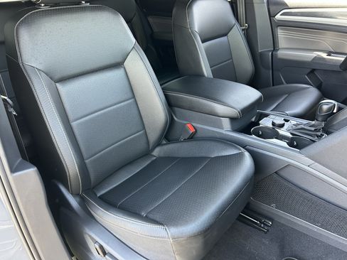 Used 2023 Volkswagen Atlas Cross Sport SEL R-Line AWD/4WD image 8