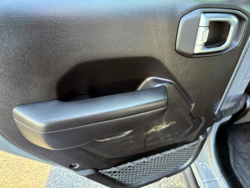 Used 2023 Jeep Wrangler Unlimited w/ Sun & Screen Package image 8