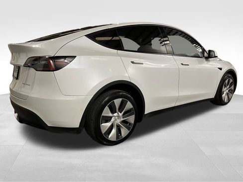 Used 2022 Tesla Model Y Long Range image 4