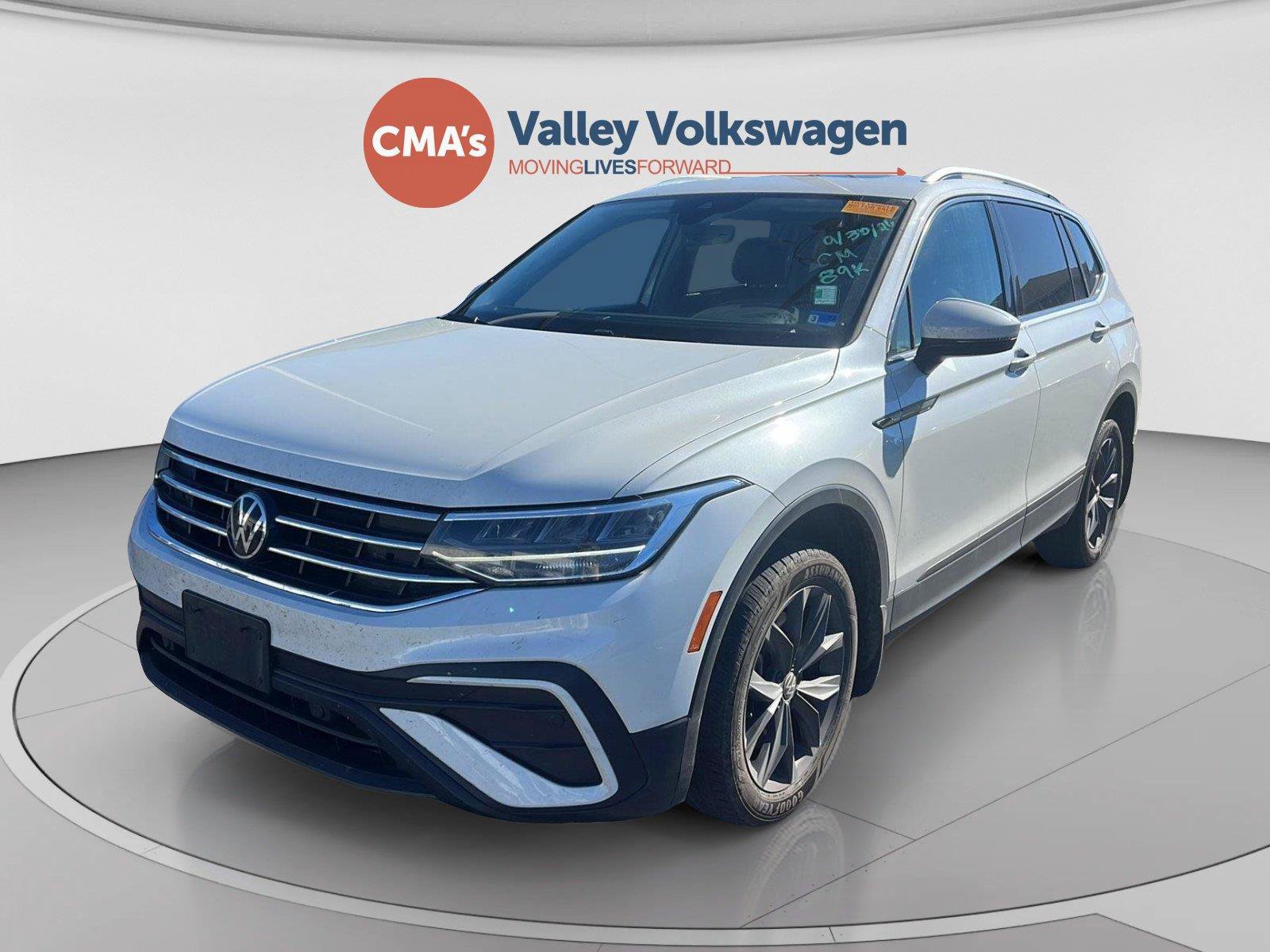 Used 2023 Volkswagen Tiguan SE AWD/4WD image 1