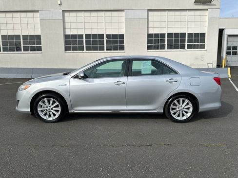 Used 2012 Toyota Camry XLE w/ Leather Pkg image 3