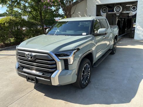 Used 2025 Toyota Tundra Limited AWD/4WD image 5