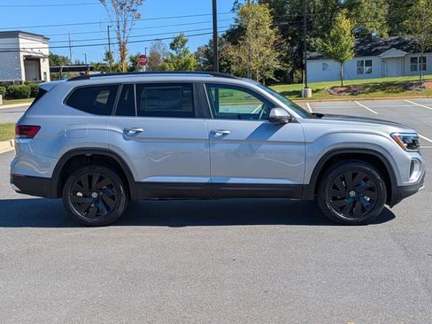 New 2026 Volkswagen Atlas SE FWD image 3