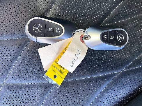 Used 2023 Mercedes-Benz EQE 500 4MATIC Sedan image 10