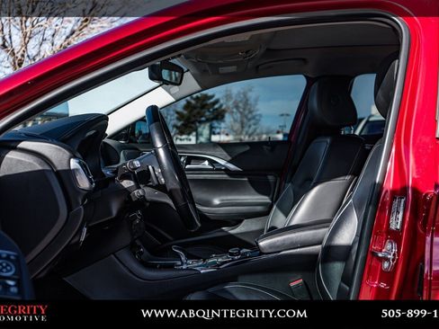 Used 2019 INFINITI QX30 ESSENTIAL w/ Cargo Package image 14