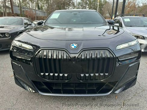 Used 2023 BMW 760i xDrive image 2