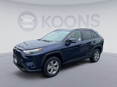 Used 2025 Toyota RAV4 XLE AWD/4WD image 1