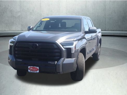 Used 2025 Toyota Tundra SR5 w/ SR5 Convenience Package AWD/4WD image 32