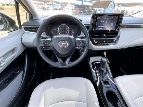 Used 2022 Toyota Corolla LE image 5