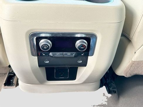 Used 2023 GMC Yukon XL Denali image 27