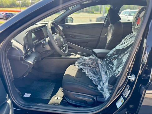 Certified 2025 Hyundai Elantra Sport image 9