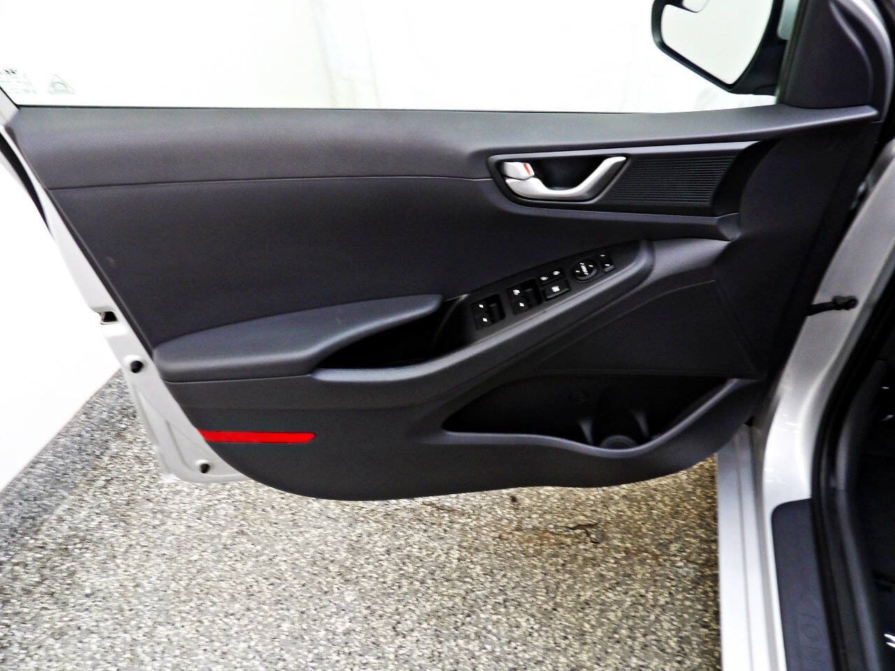 Used 2018 Hyundai Ioniq Blue FWD image 7