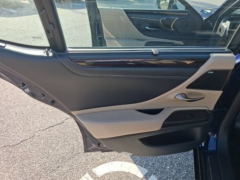 Used 2019 Lexus ES 350 Ultra Luxury w/ Accessory Package 2 FWD image 27