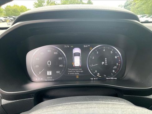 Used 2021 Volvo XC40 T5 R-Design w/ Climate Package AWD/4WD image 25