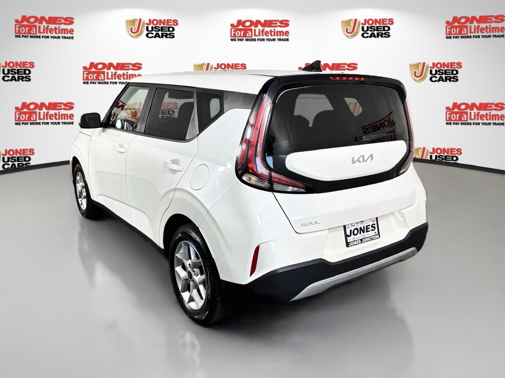 Used 2024 Kia Soul LX w/ LX Technology Package FWD image 2