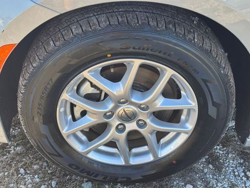 Used 2023 Chrysler Voyager LX image 32