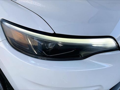 Used 2019 Jeep Cherokee Limited image 28