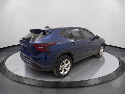 Used 2024 Chevrolet Trax LS w/ LS Convenience Package FWD image 5