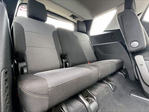 Used 2018 Chevrolet Traverse LT FWD image 25