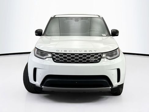 Certified 2025 Land Rover Discovery S image 2