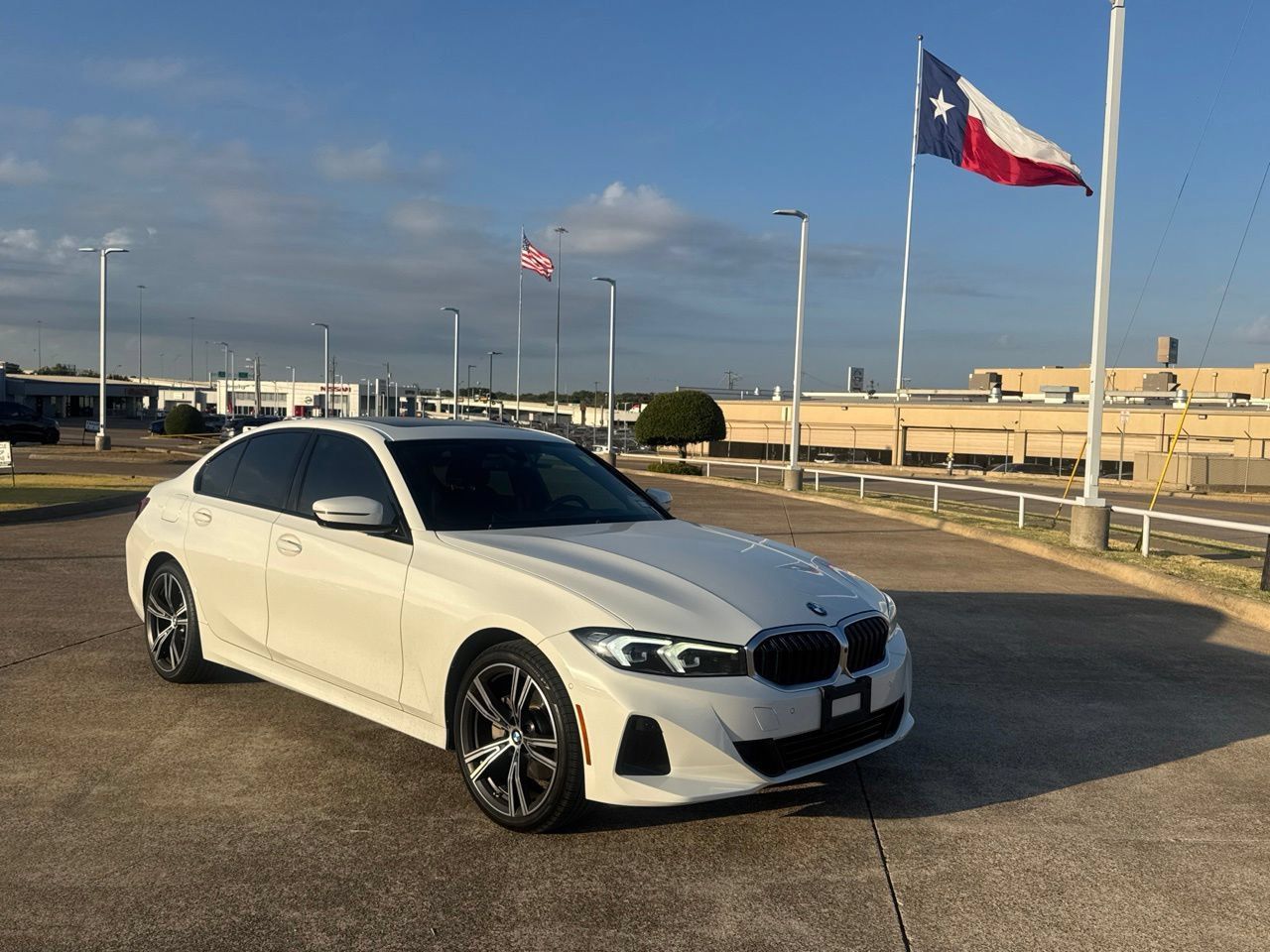 Used 2023 BMW 330i Sedan w/ Premium Package RWD image 1