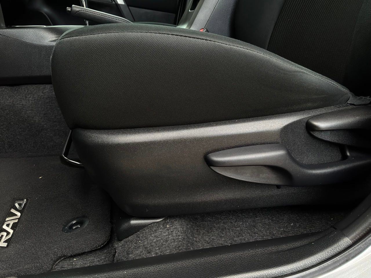 Used 2017 Toyota RAV4 LE FWD image 11