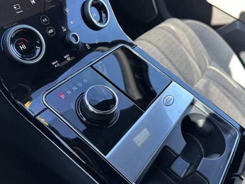 Used 2019 Land Rover Range Rover Velar R-Dynamic SE image 28