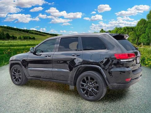 Used 2022 Jeep Grand Cherokee Laredo X RWD image 4