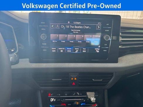 Certified 2025 Volkswagen Jetta SE w/ Sunroof Package image 21