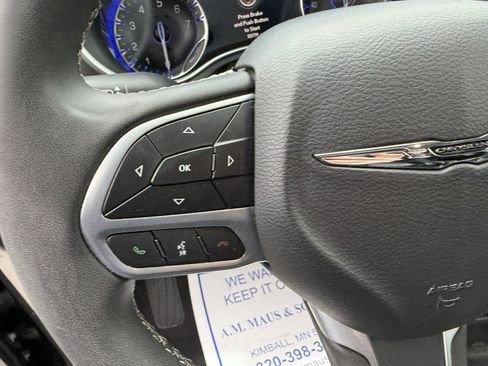 Used 2023 Chrysler Pacifica Touring-L FWD image 23