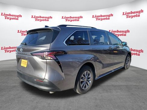 Used 2024 Toyota Sienna XLE image 26