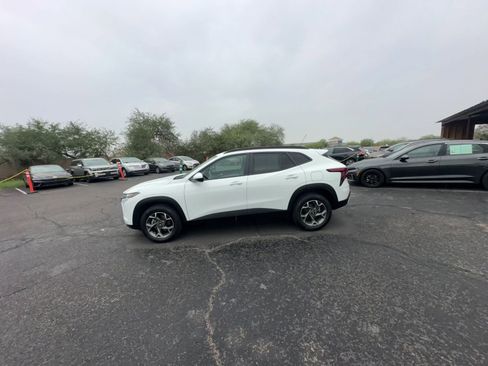 Used 2025 Chevrolet Trax LT image 16