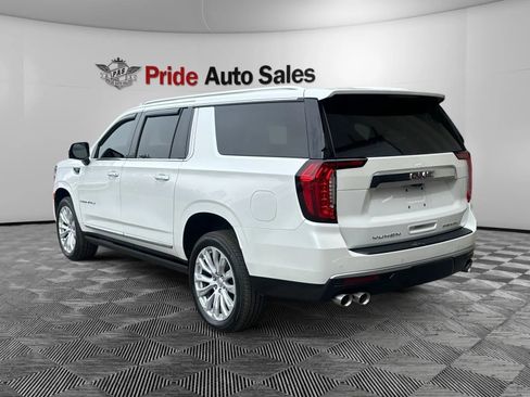Used 2022 GMC Yukon XL Denali w/ Denali Premium Package AWD/4WD image 5