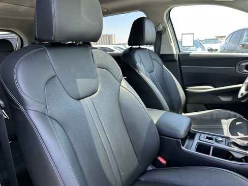Certified 2023 Kia Sorento EX w/ Panoramic Sunroof Package FWD image 12