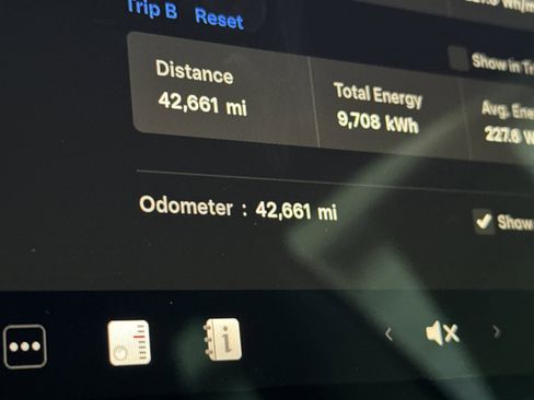 Used 2022 Tesla Model 3 image 25