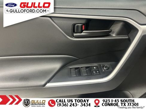 Used 2021 Toyota RAV4 LE AWD/4WD image 18