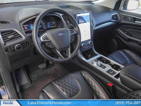 Used 2024 Ford Edge Titanium image 17